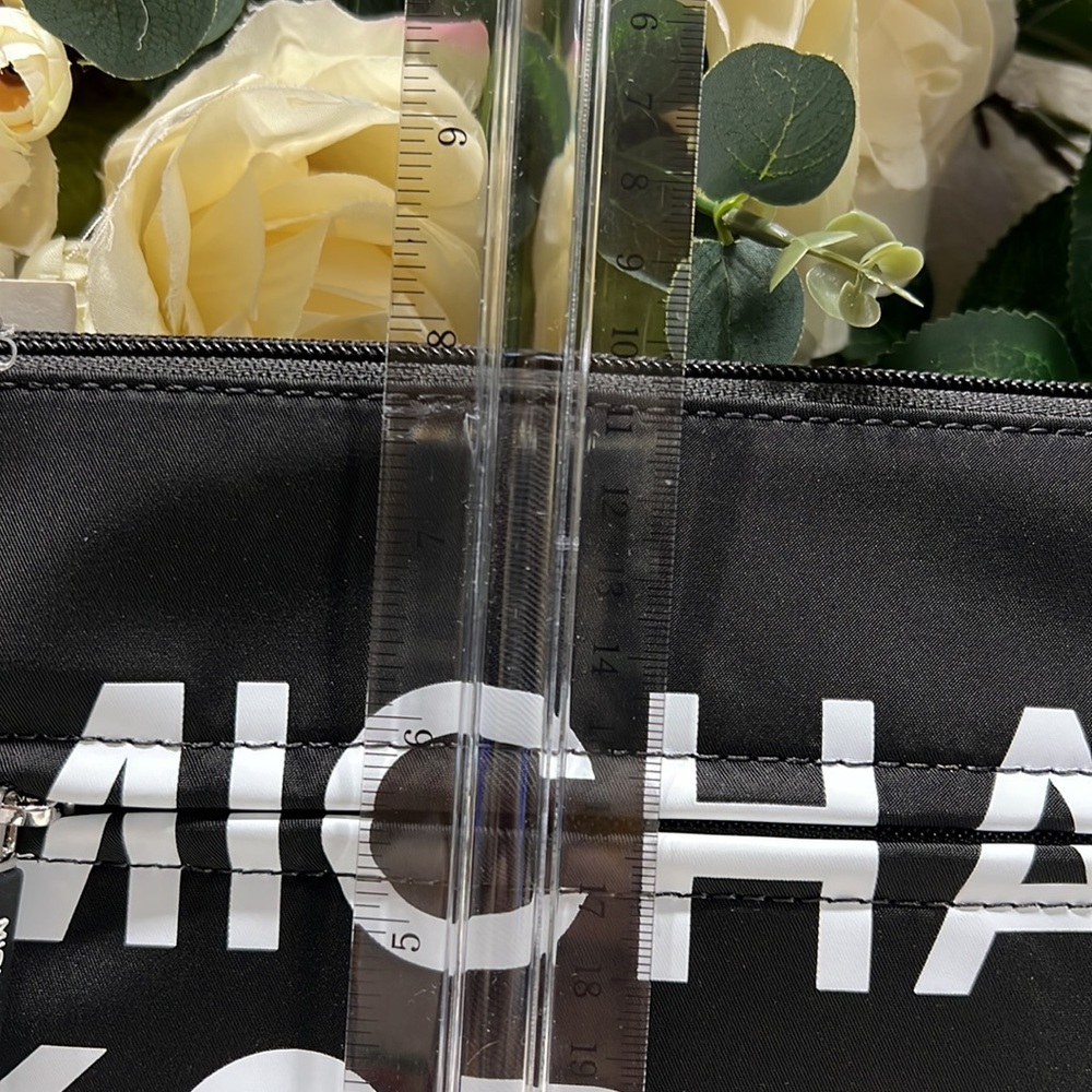 NWT MICHAEL KORS BLACK LARGE SPORTS WRISTLET/ CLUTCH - Picture 15 of 16